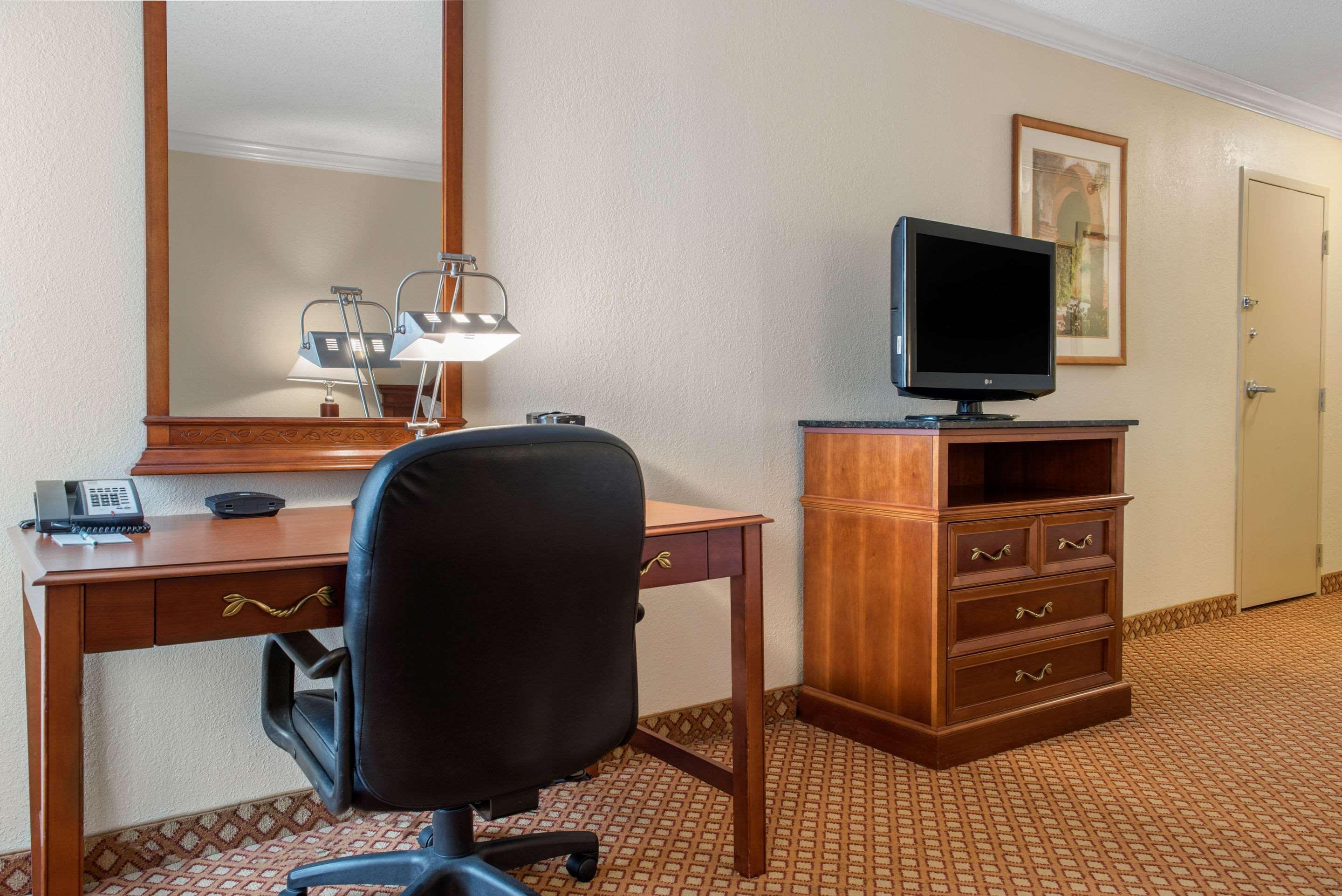 Quality Hotel Conference Center Cincinnati Blue Ash Buitenkant foto