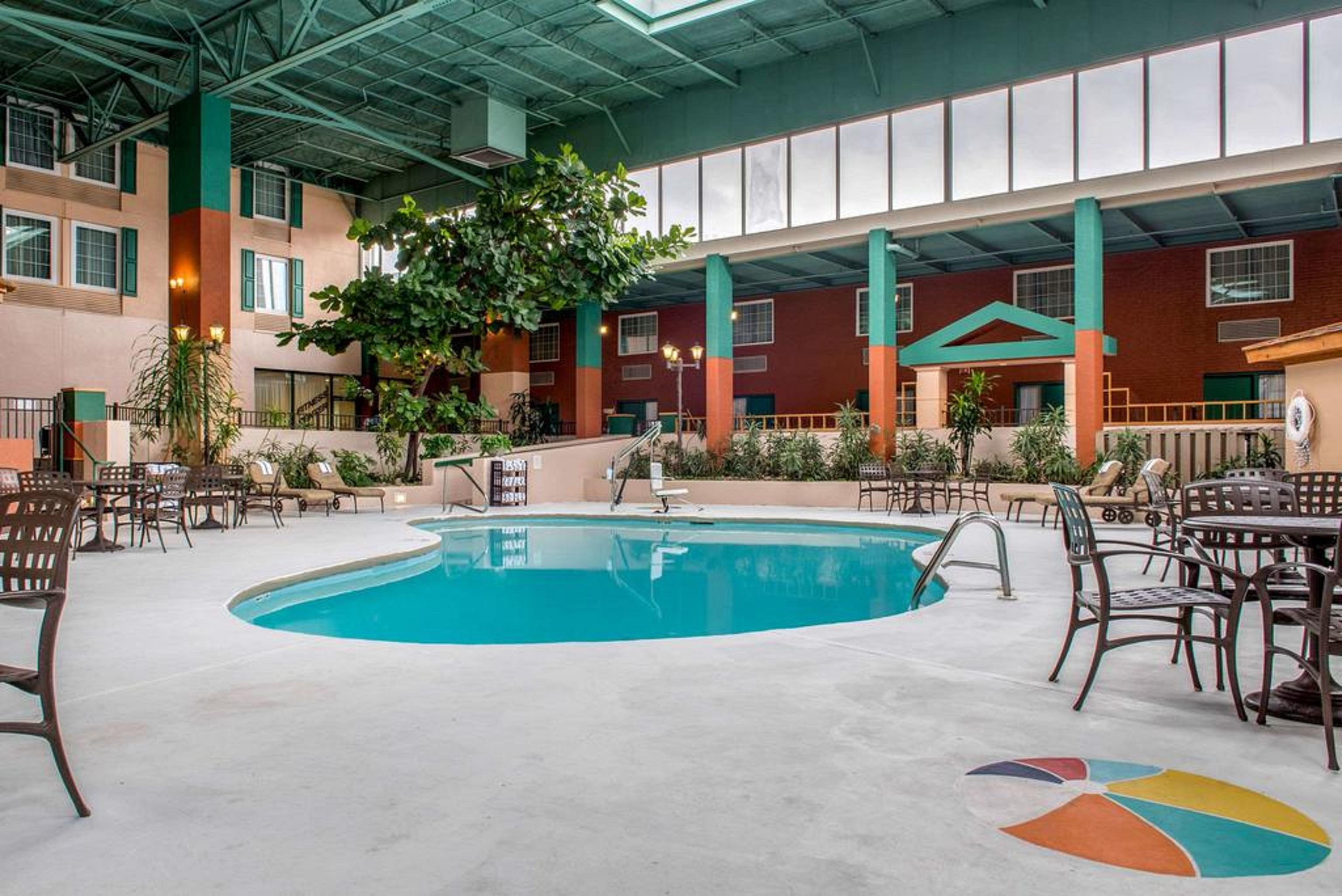 Quality Hotel Conference Center Cincinnati Blue Ash Buitenkant foto