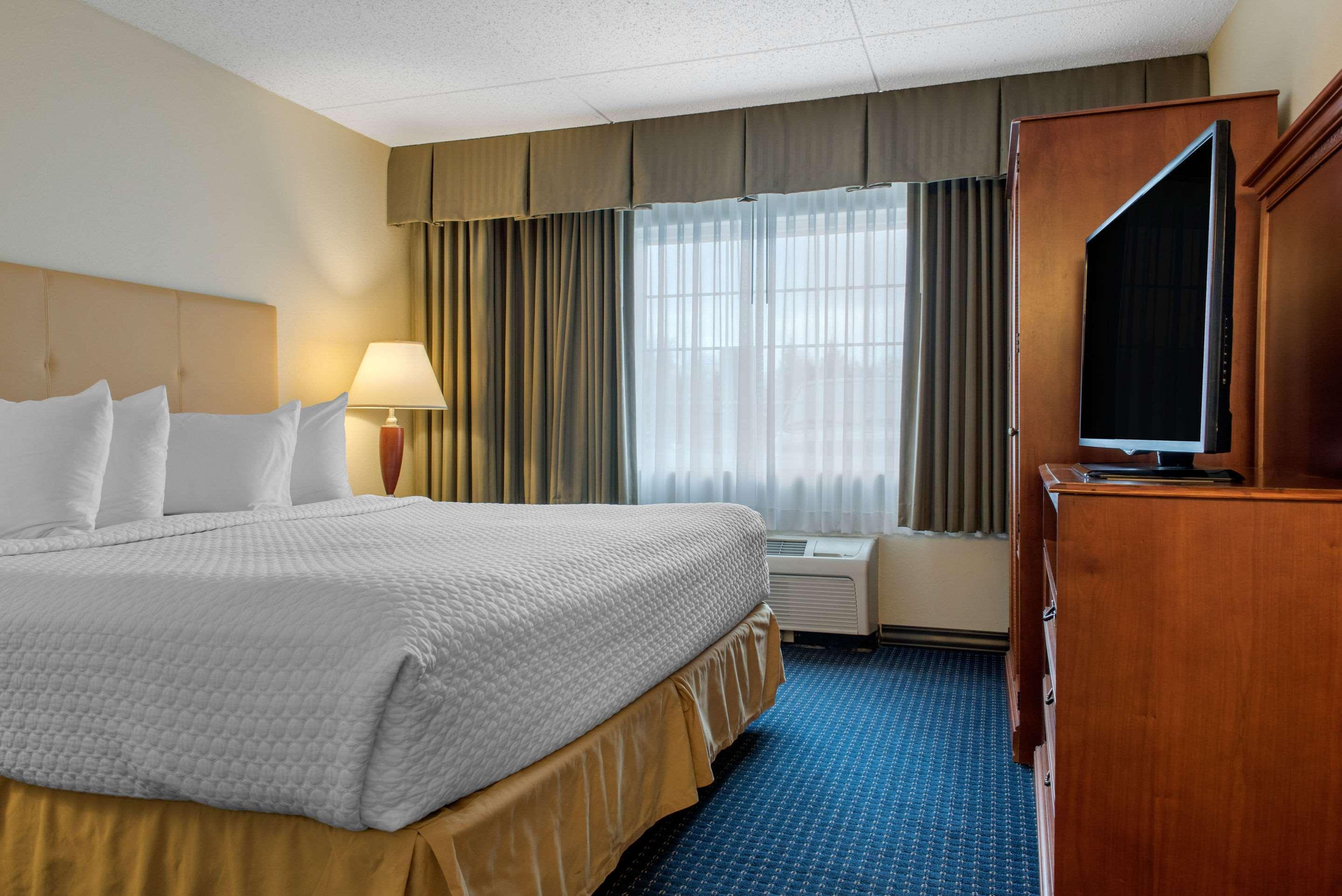 Quality Hotel Conference Center Cincinnati Blue Ash Buitenkant foto